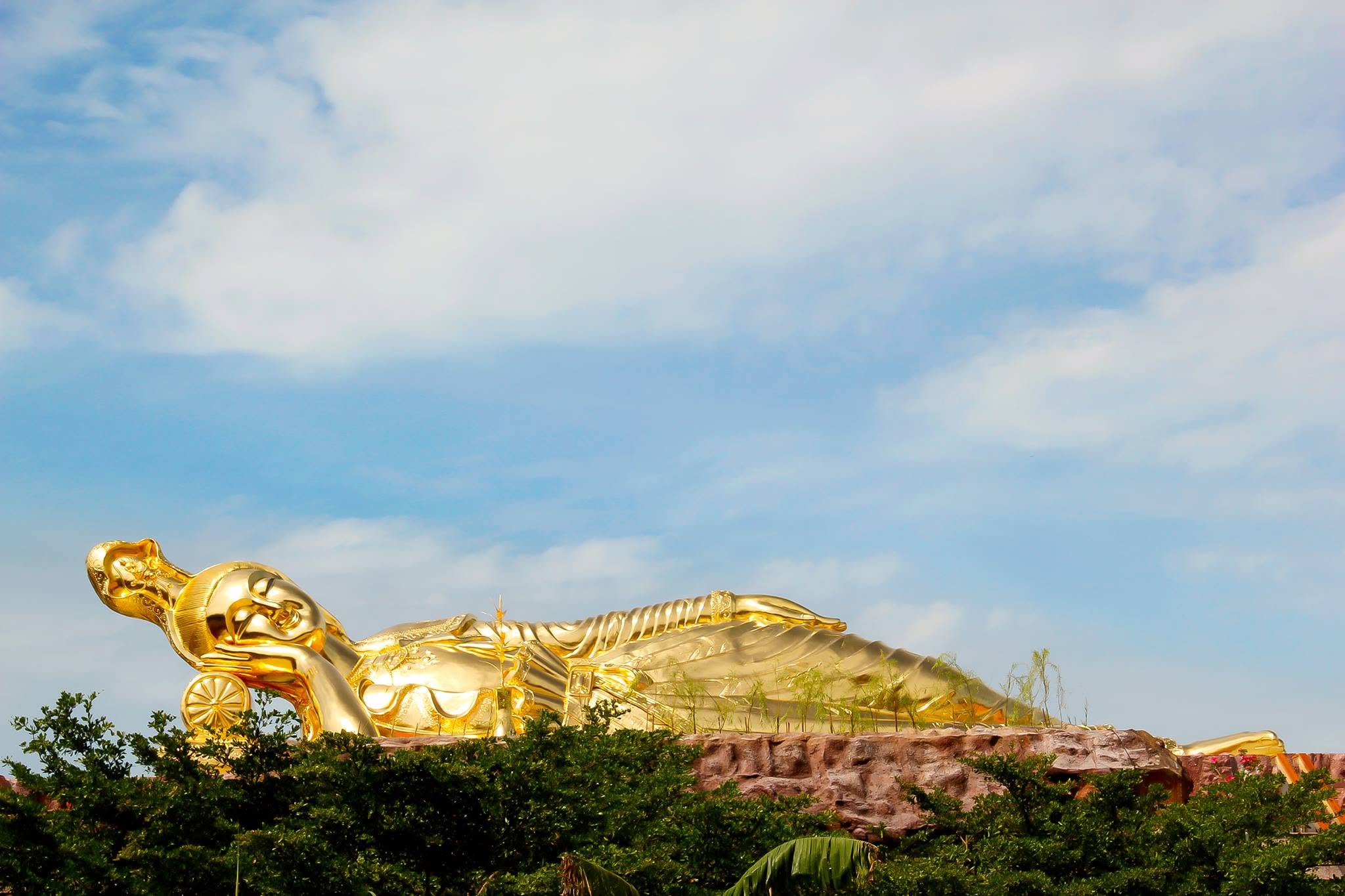 พระแม่กวนอิมปางเสวยสุขที่วัดธรรมปัญญารามบางม่วง
