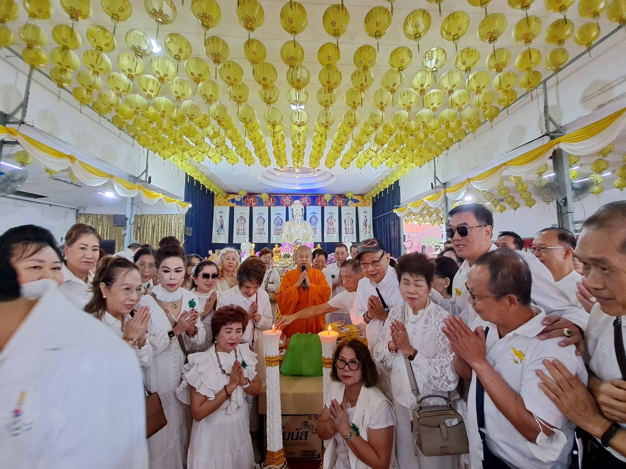คณะทัวร์บุญดินทางมากราบไหว้พระและร่วมทำบุญ ณ วัดธรรมปัญญารามบางม่วง อำเภอสามพราน จังหวัดนครปฐม